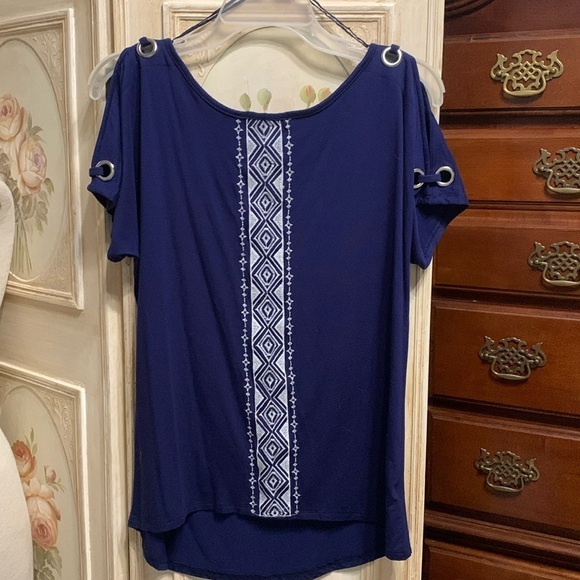 Adorable knit summer top - Picture 1 of 7